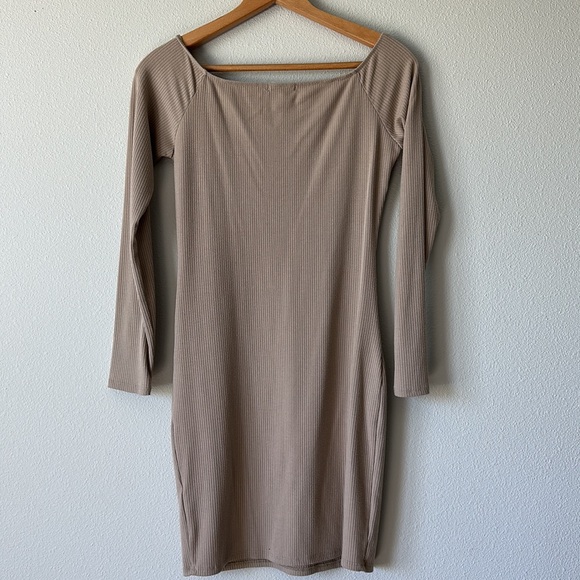 Dress - Picture 2 of 7